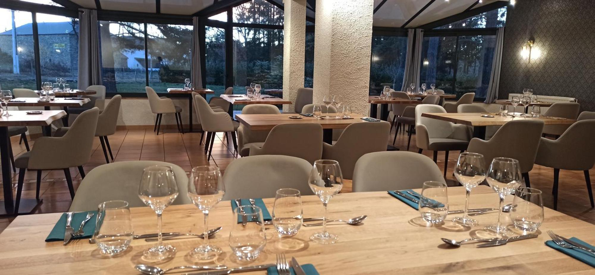 אנגלארדס-דה-סאינט-פלור Hotel Restaurant Logis La Meridienne מראה חיצוני תמונה
