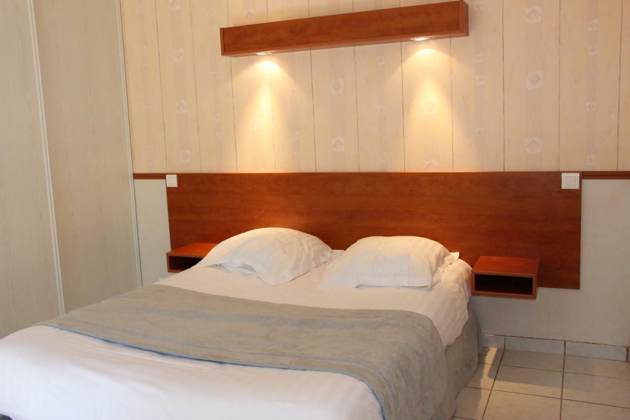 אנגלארדס-דה-סאינט-פלור Hotel Restaurant Logis La Meridienne מראה חיצוני תמונה